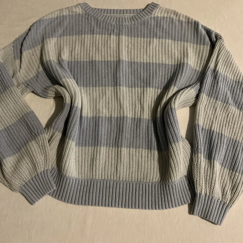 White and blue striped Hollister sweater - Picture 2 of 8